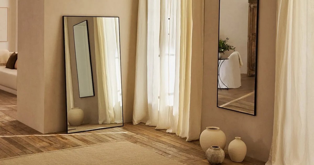 Espejos grandes para multiplicar el espacio del salón